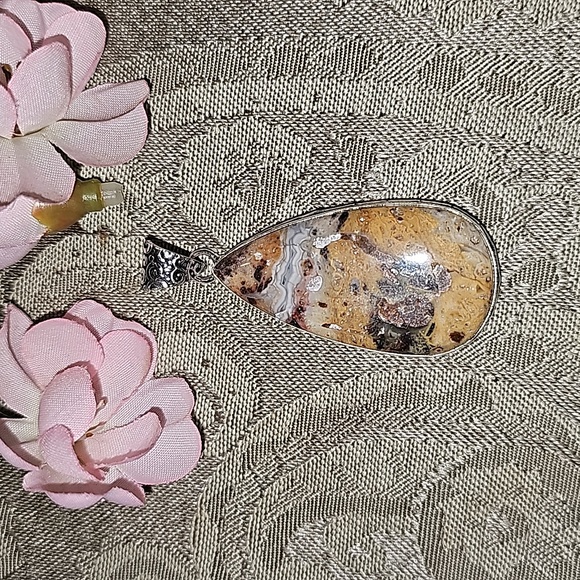 New Lacy Agate teardrop pendant - Picture 6 of 6